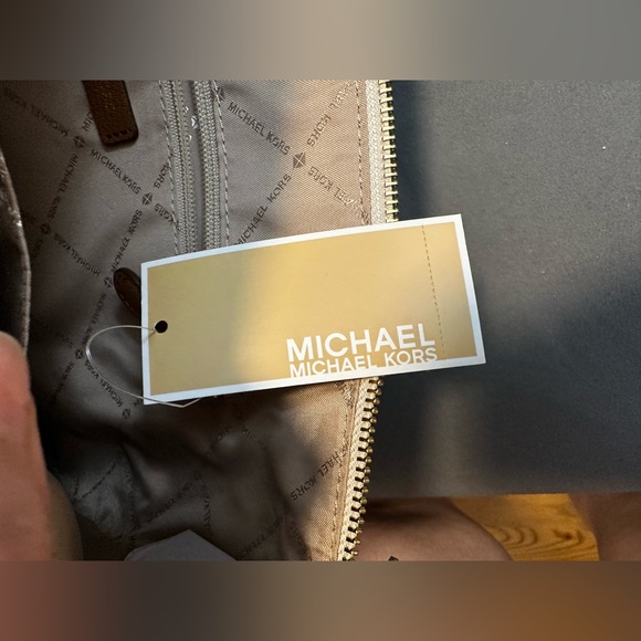 Michael Kors Charolette Top Zip Tote in Signature logo. - Picture 8 of 9